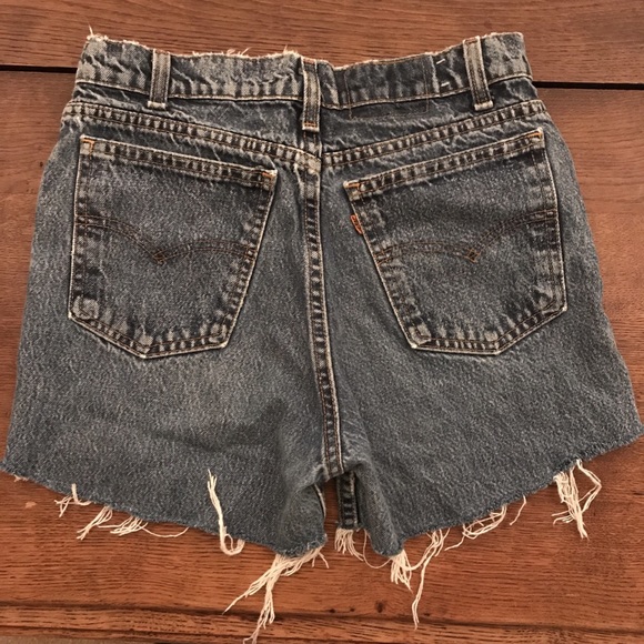 LEVIS jean shorts. - Picture 2 of 3